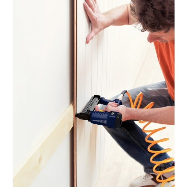 Klambrid 606/18 3600tk, 6,0x1,1mm, must, plastkarbis, tsingi, Rapid