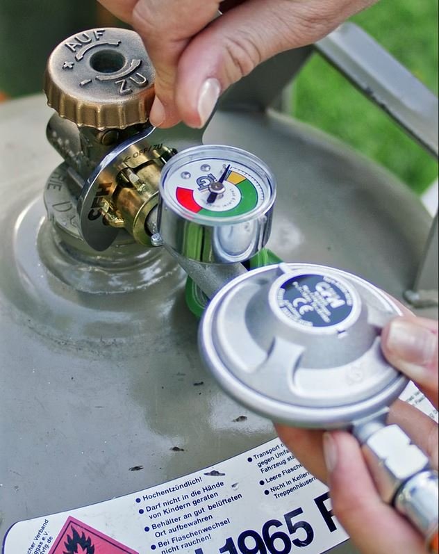 Gaasiregulaator täituvusindikaatoriga DFR428 1/4"