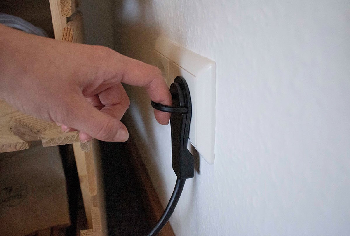 Jätkupistik lame 230V IP20, tõmmatav, valge