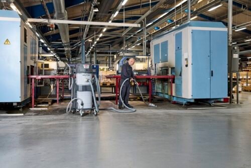 Tööstuslikuks kasutamiseks õli- ja metallilaastude tolmuimeja Oil230E | Puhastusseadmed>Tolmuimejad | Nilfisk | Trollo.ee | Üle 10 000 toote