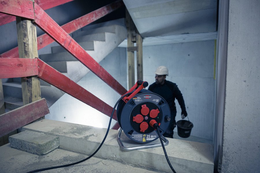 Professionaalne pikendusjuhe 300 KU 2100, IP44, 25 m H07RN-F 3G1,5, Brennenstuhl