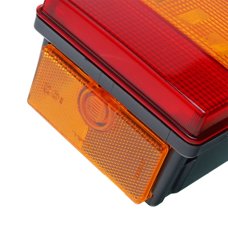 LAMPA TYLNA ZESP. 7-SEGM. MAN LEWA=PRAWA, 8 kontaktiga, 12/24V VIGNAL