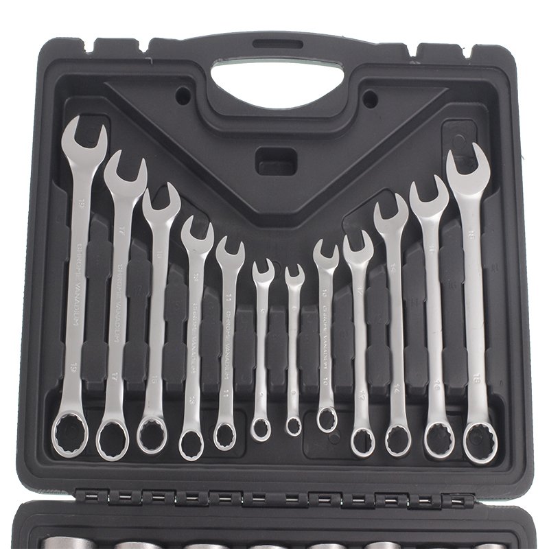 Pesa WRENCH komplekt, 37-PIECE COMBINATION SPANNERS 1/2, plastikkohver, metall CLASP