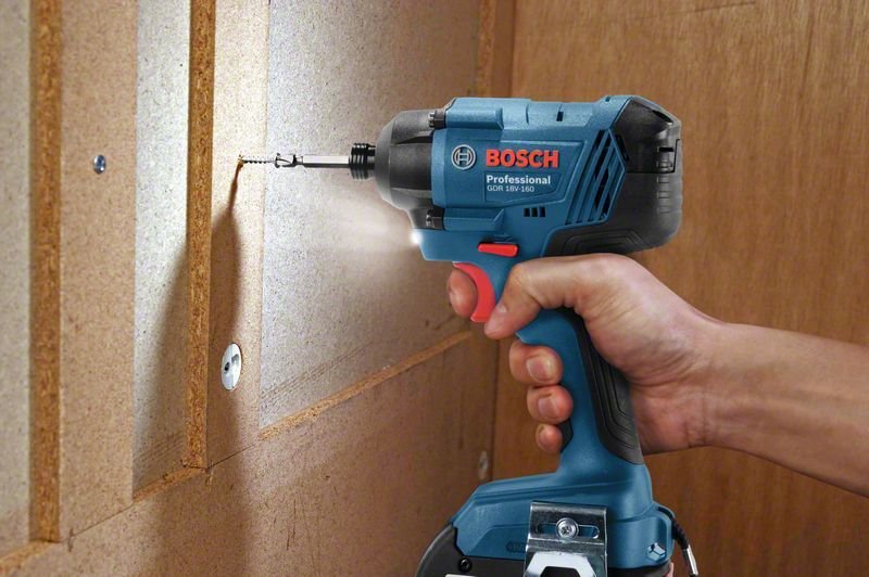 Akulöökkruvikeeraja Bosch GDR 18V-160 (2x2.0Ah + laadija)