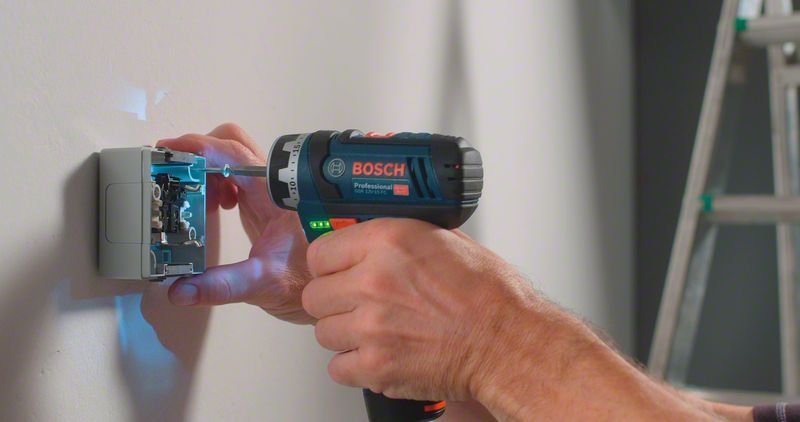 Akutrell Bosch GSR 12V-15 FC koos 4 adapteriga (2x2.0Ah + laadija)