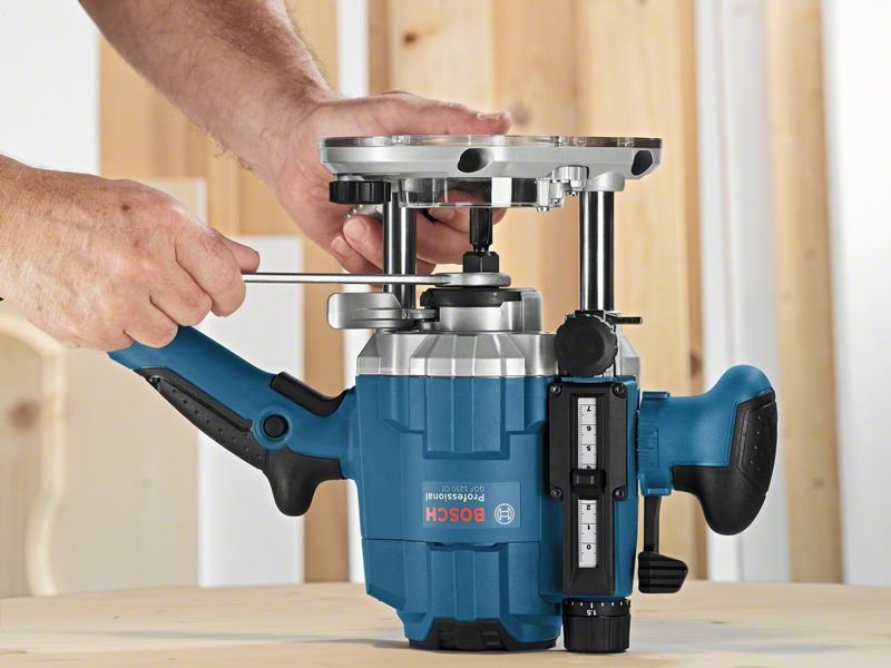 Ülafrees Bosch GOF 1250 CE