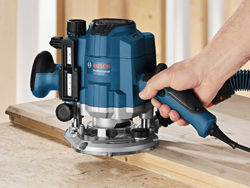 Ülafrees Bosch GOF 1250 CE