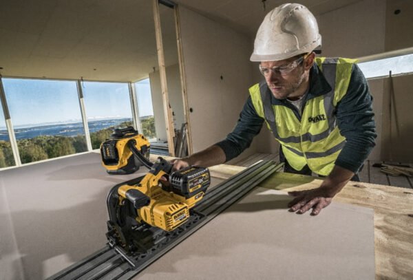 Akuga uputussaag Dewalt DCS520NT (ilma aku ja laadijata)