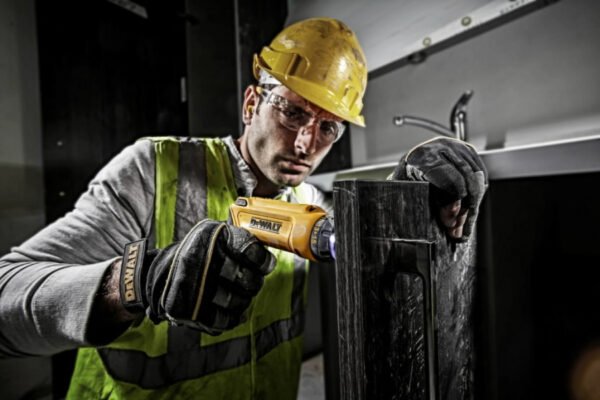 Akukruvikeeraja Dewalt DCF680G2