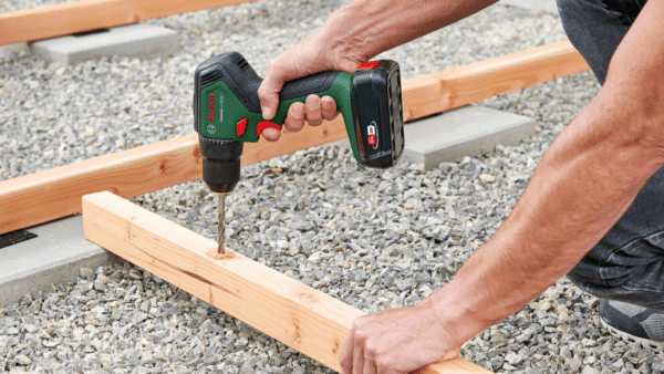 Akutrell Bosch UniversalDrill 18V-60 + aku 2x2,0Ah