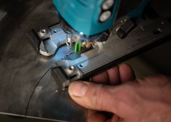 Bimetallist tikksaeleht metallile