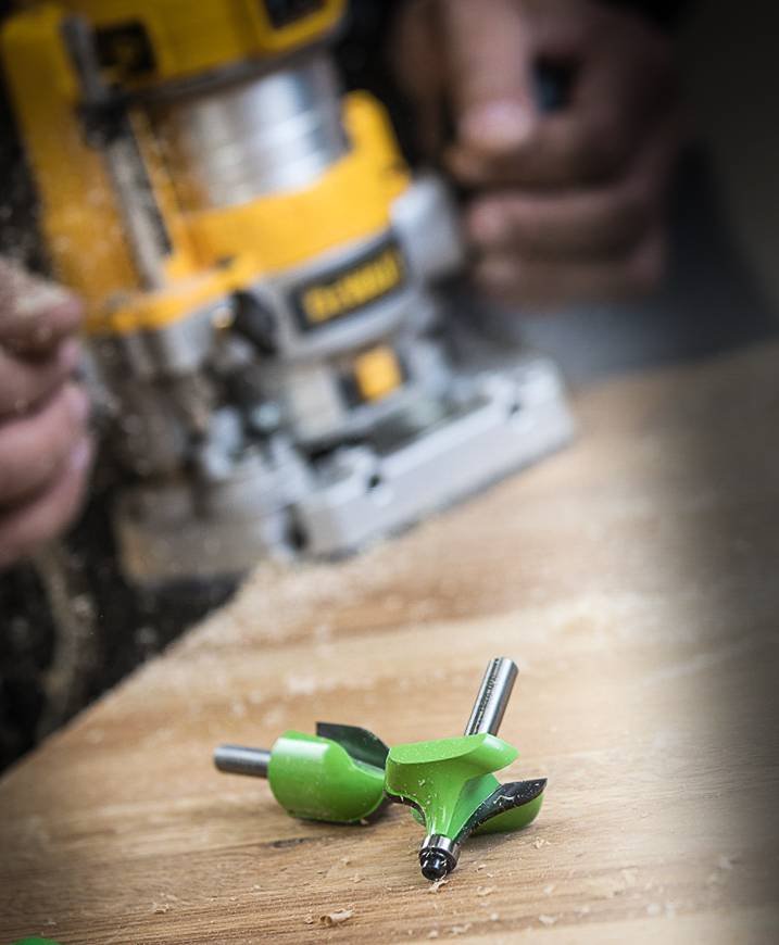 Kirjafrees puidule Luna