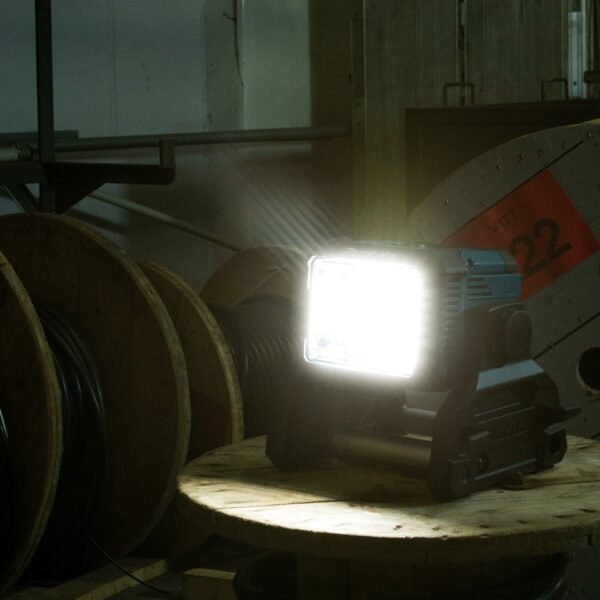 LED Prozektor Makita DML811 (ilma aku ja laadijata)