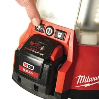 LED-valgusti Milwaukee M18 ONESLSP-0 (ilma aku ja laadijata)