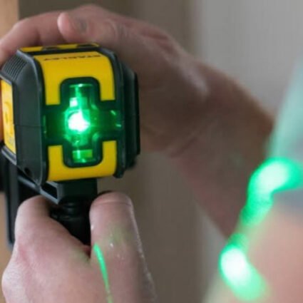 Ristlaser CUBIX roheline koti ja kinnitusalusega